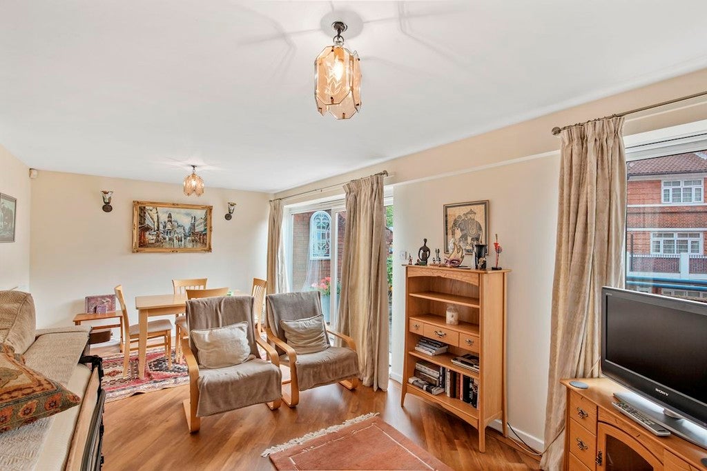 Flat Fair Street in Greater London