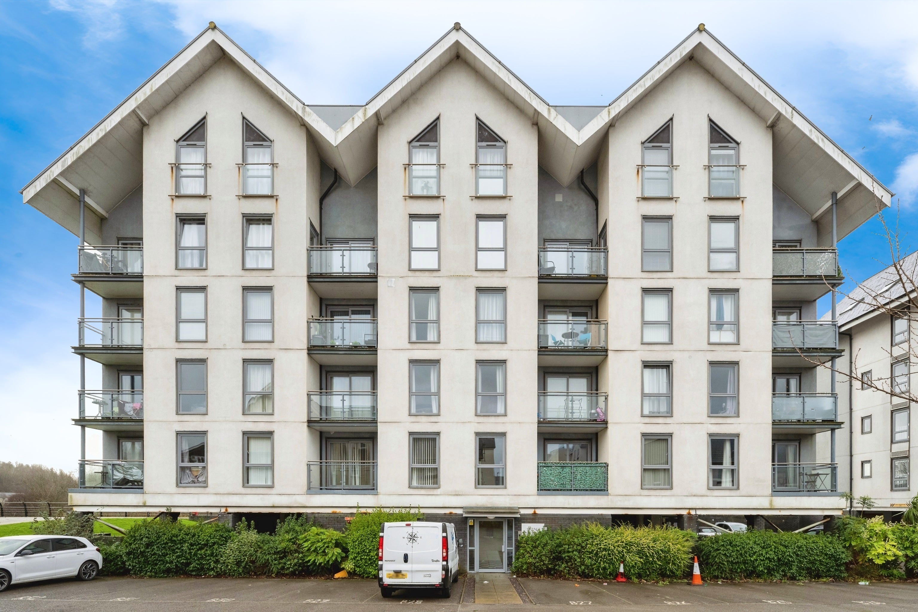Flat Prince Apartments in Swansea