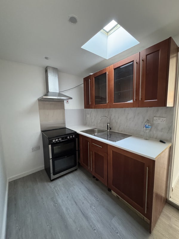 Flat Furzefield in Crawley