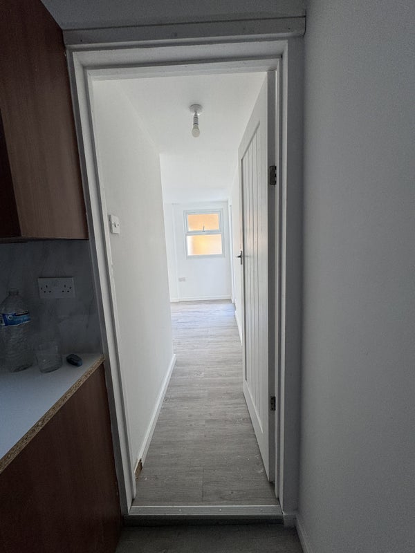 Flat Furzefield in Crawley