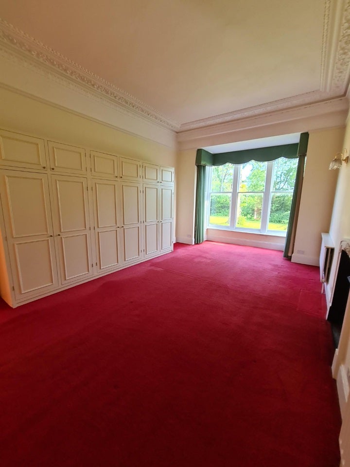 Flat Oldfield Road in Greater London