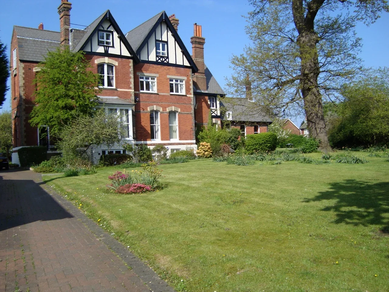 Flat Oldfield Road in Greater London