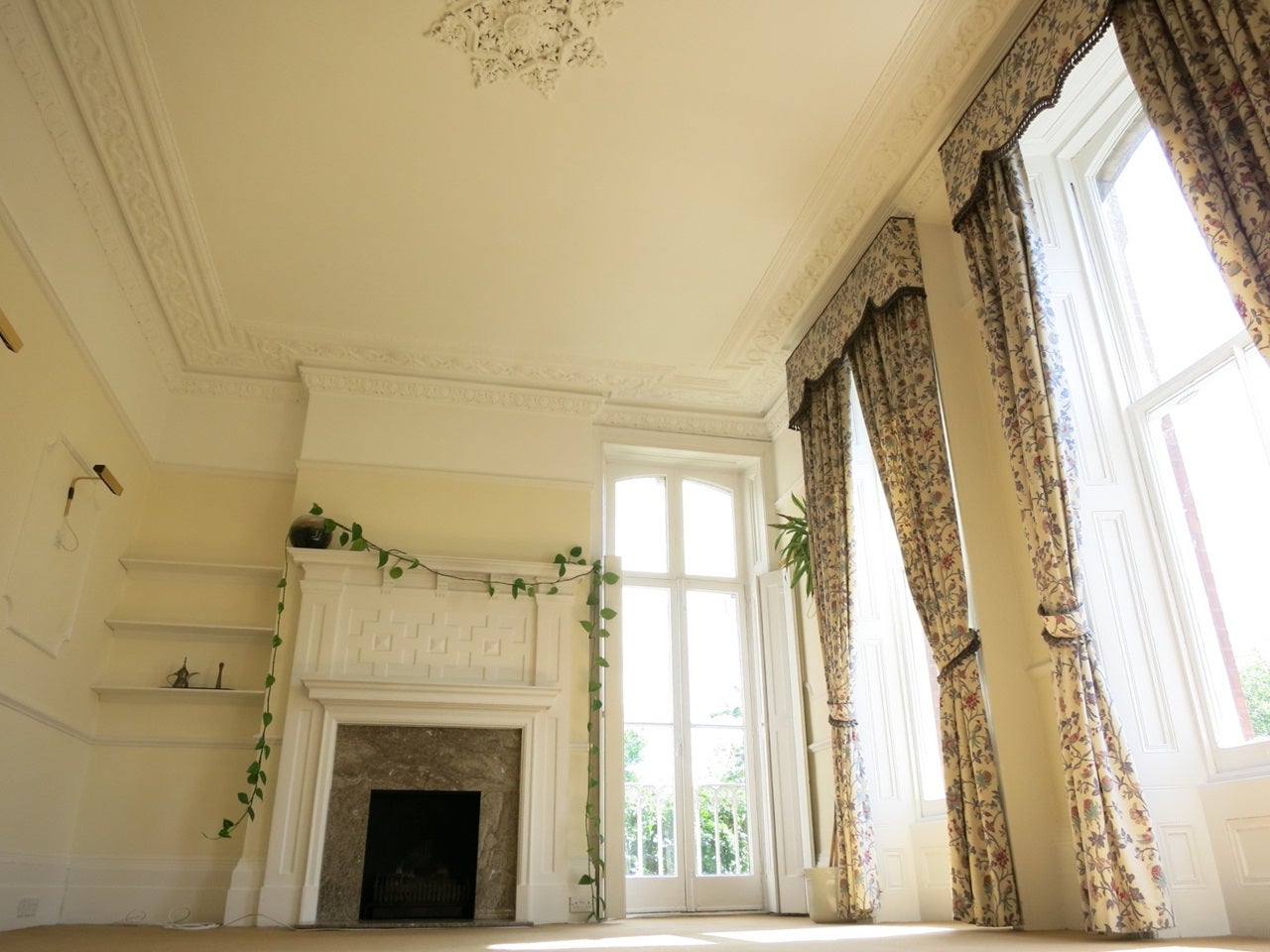 Flat Oldfield Road in Greater London