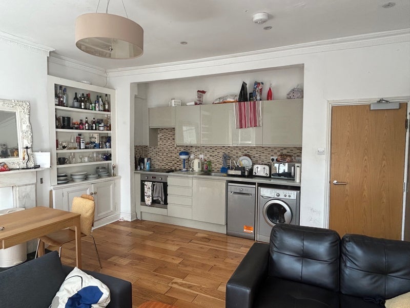 Room Falkland Road in Greater London