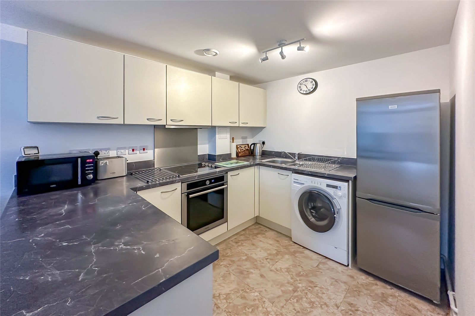 Flat Hatfield Road in St Albans
