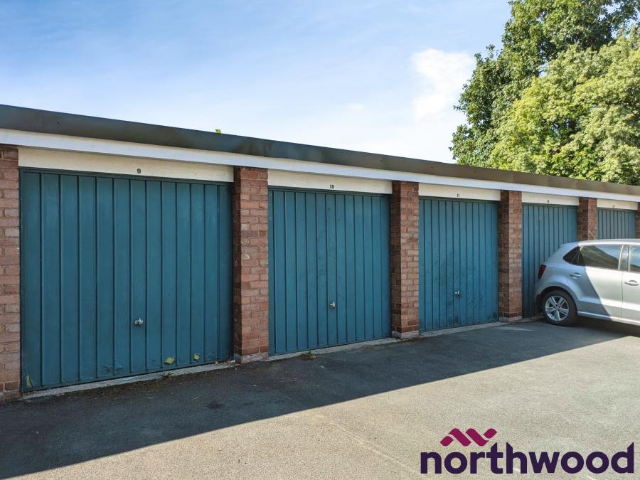 Flat Lacey Green in Wilmslow