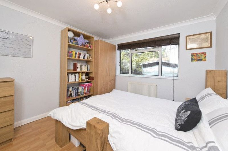 Flat Southolm Street in London