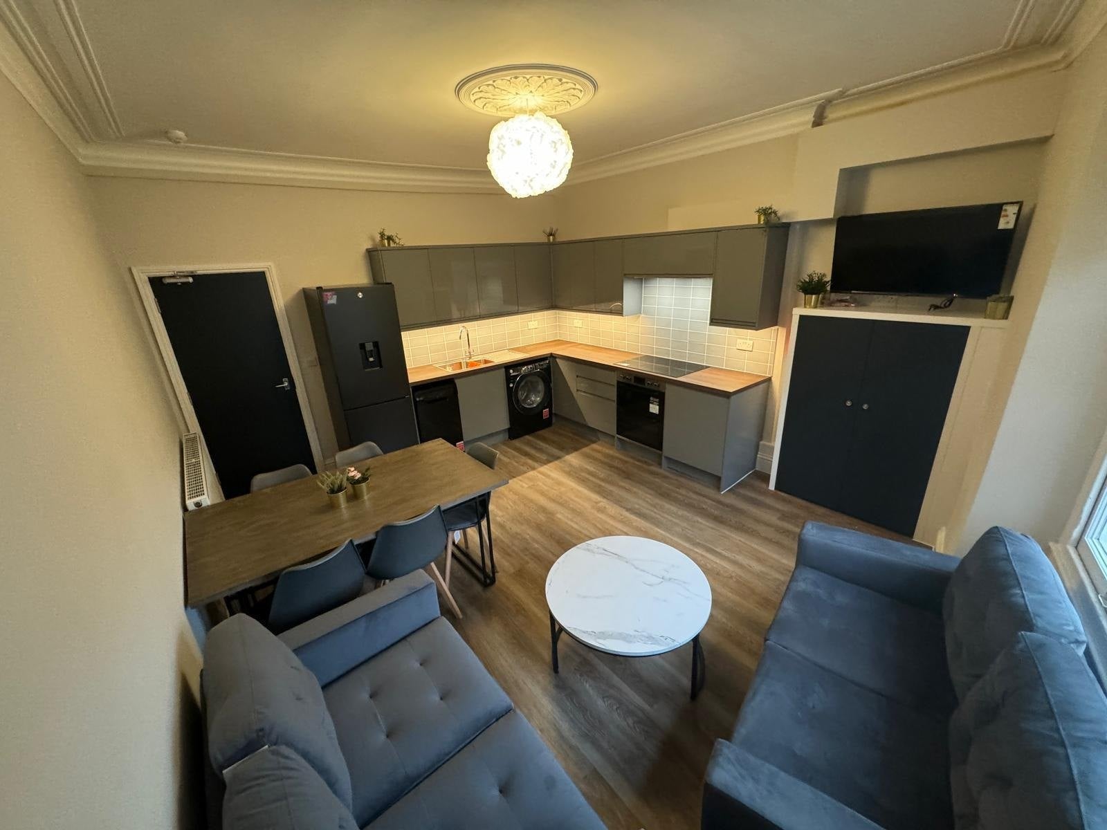 Room Burlington Road in Bristol