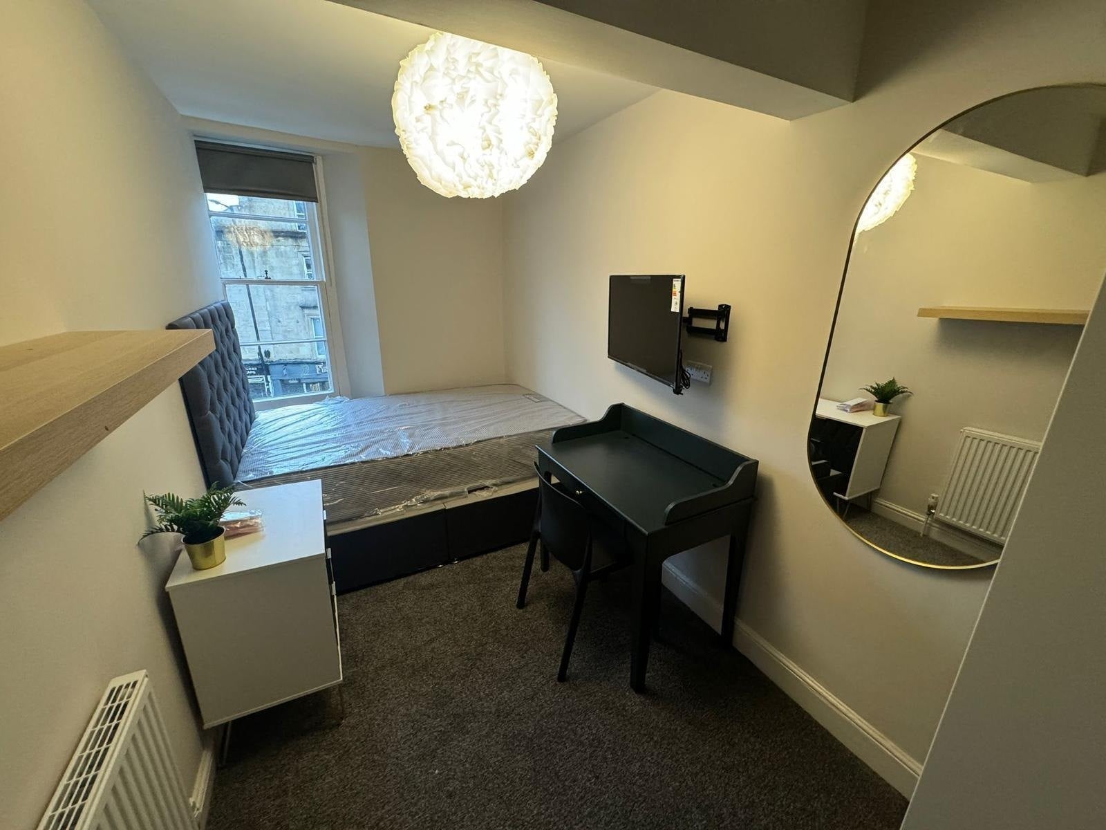 Room Burlington Road in Bristol