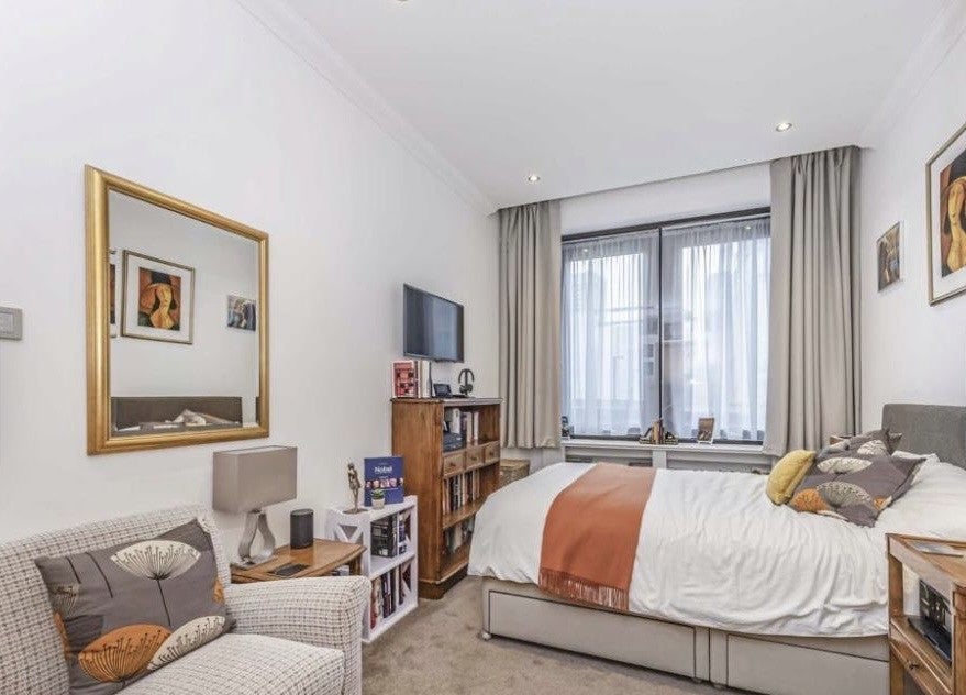 Flat Hatfields in Greater London