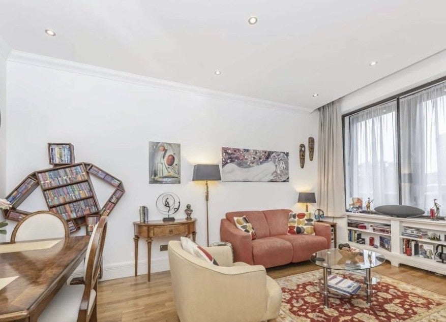 Flat Hatfields in Greater London