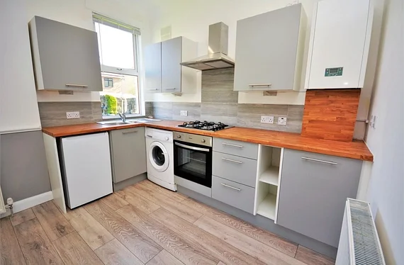 Flat Robinson Road in Greater London