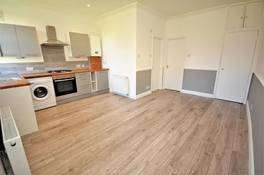 Flat Robinson Road in Greater London