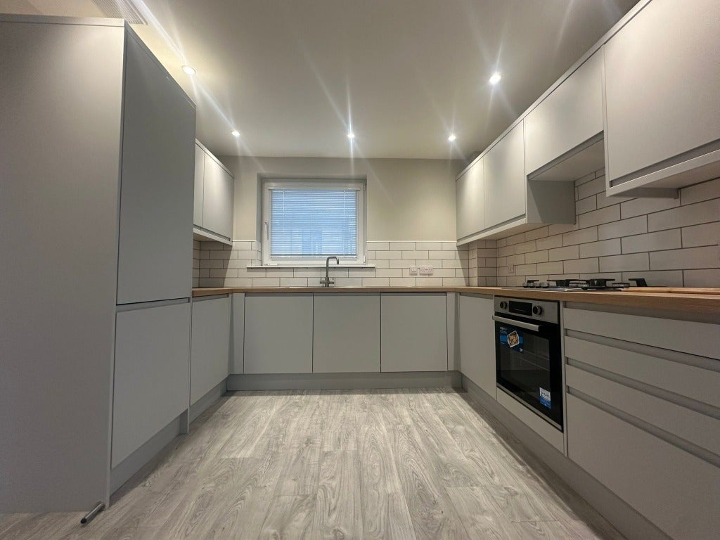 Flat Berryknowes Avenue in Glasgow