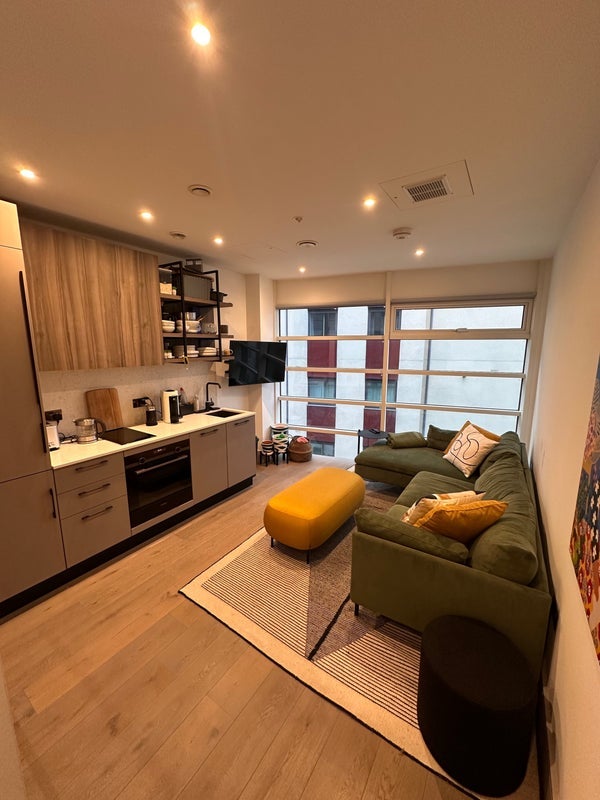 Flat Houghton Square in Greater London