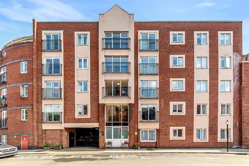 Flat Spert Street in Greater London