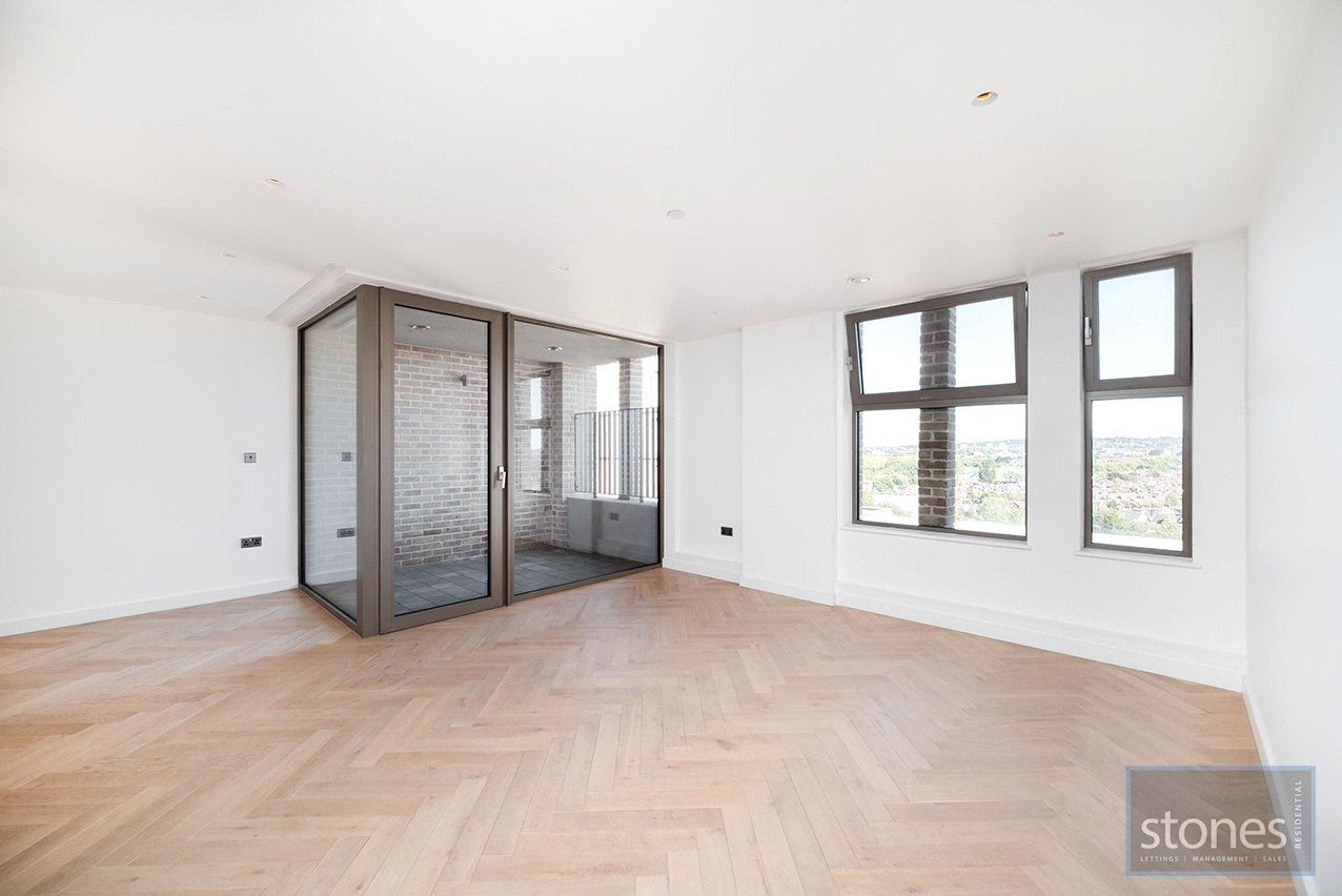 Flat Dudden Hill Lane in Greater London