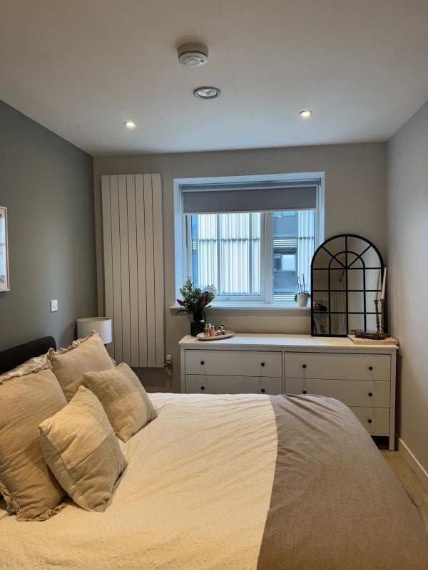 Room Wickford Way in Greater London