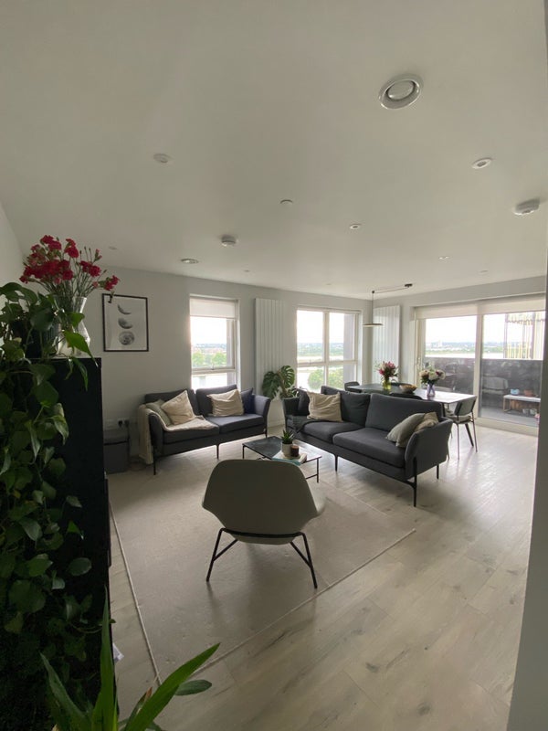 Room Wickford Way in Greater London