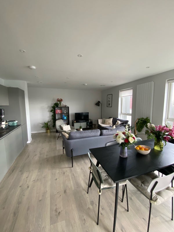 Room Wickford Way in Greater London