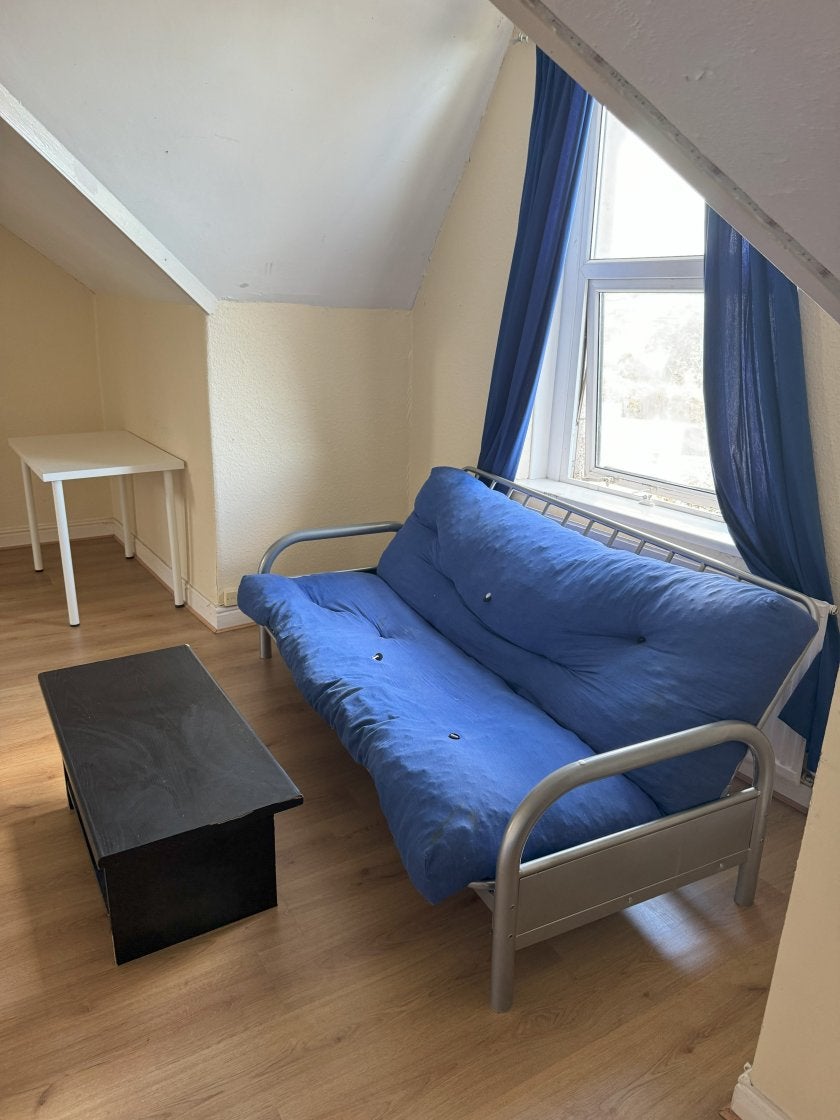 Flat Eaton Crescent in Swansea