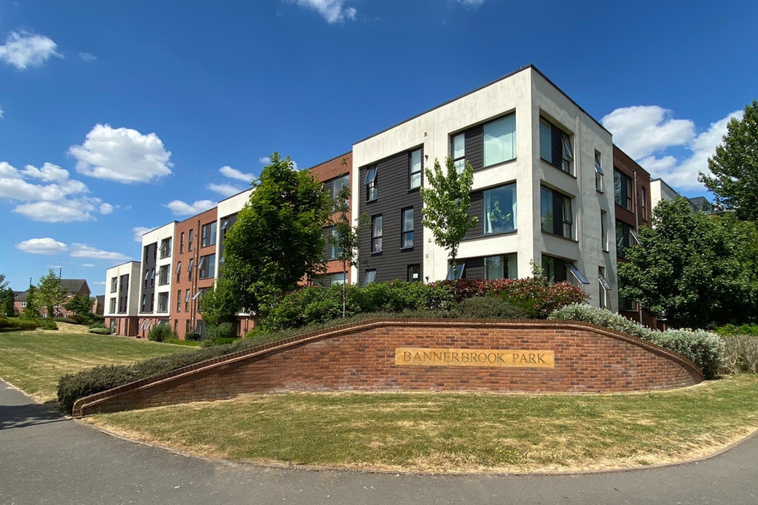 Flat Monticello Way in Coventry