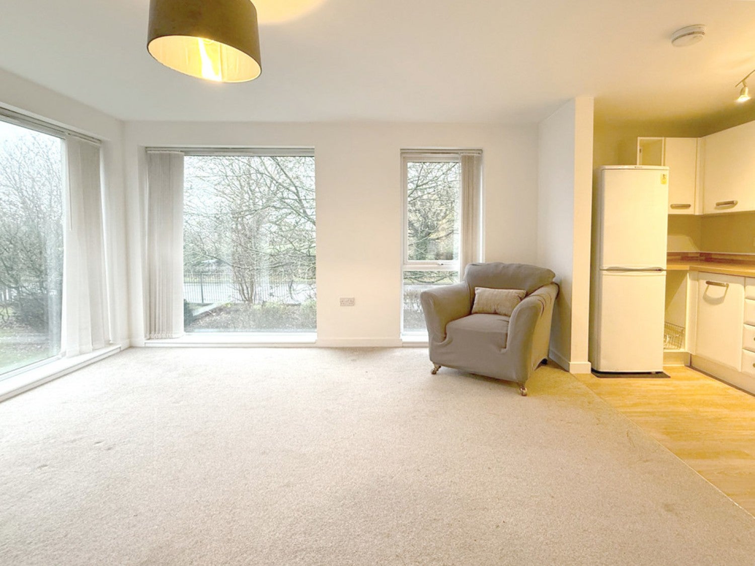 Flat Monticello Way in Coventry