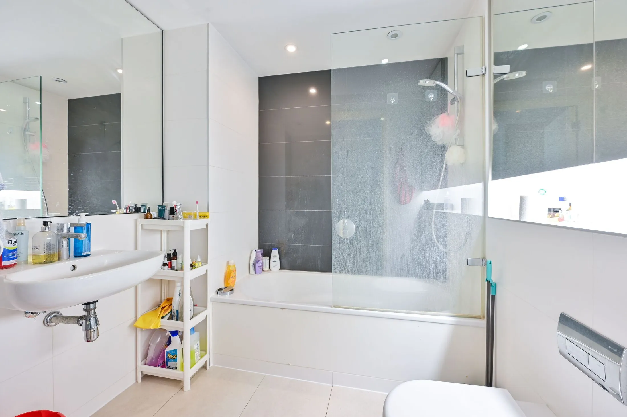 Flat Wollaston Close in Greater London