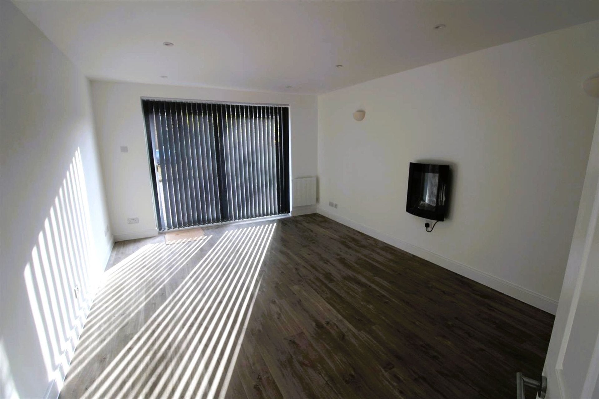 Flat Christchurch Avenue in Greater London