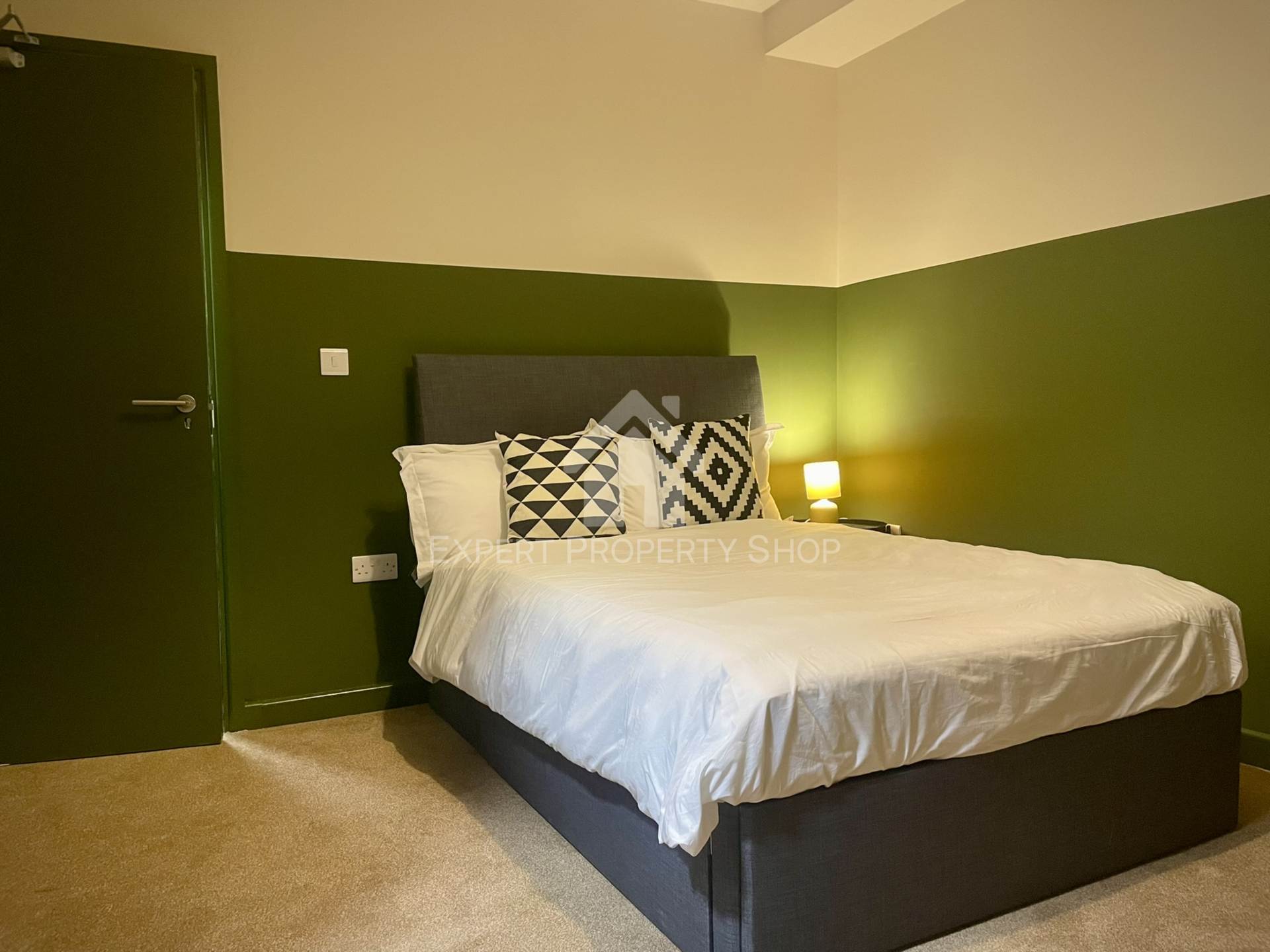 Room Commercial Avenue in Nottingham