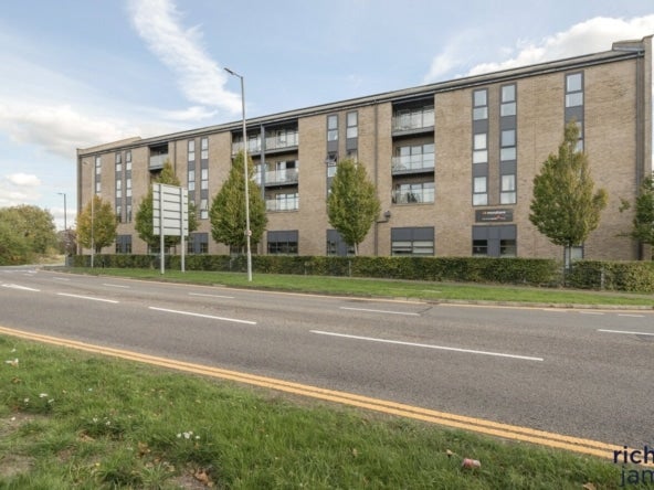 Flat Fire Fly Avenue in Swindon