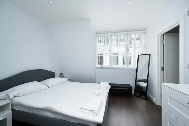 Flat Wardour Street in City of Westminster