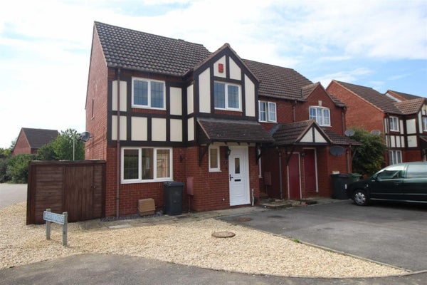 Flat Ardea Close in Gloucester