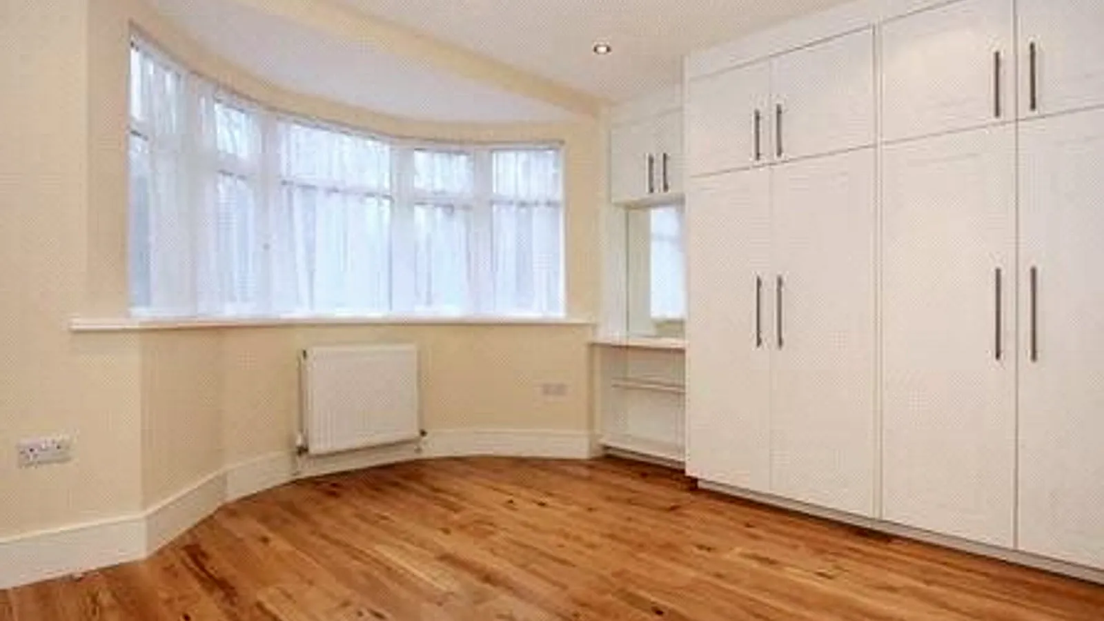 Flat Hadley Way in Greater London