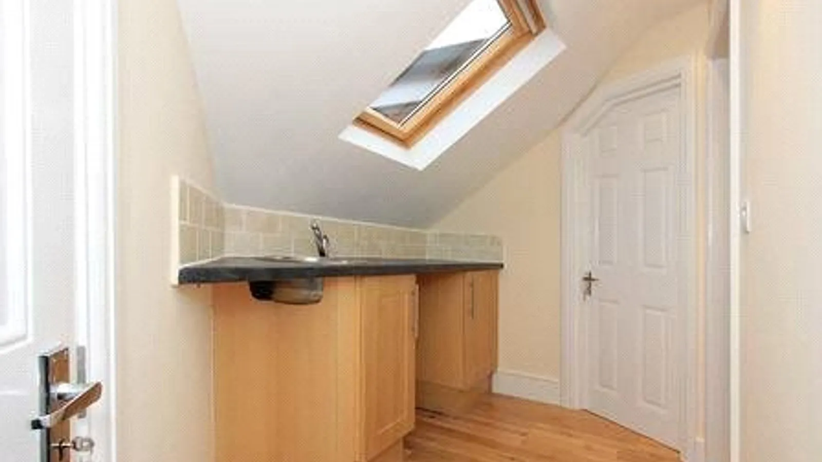 Flat Hadley Way in Greater London