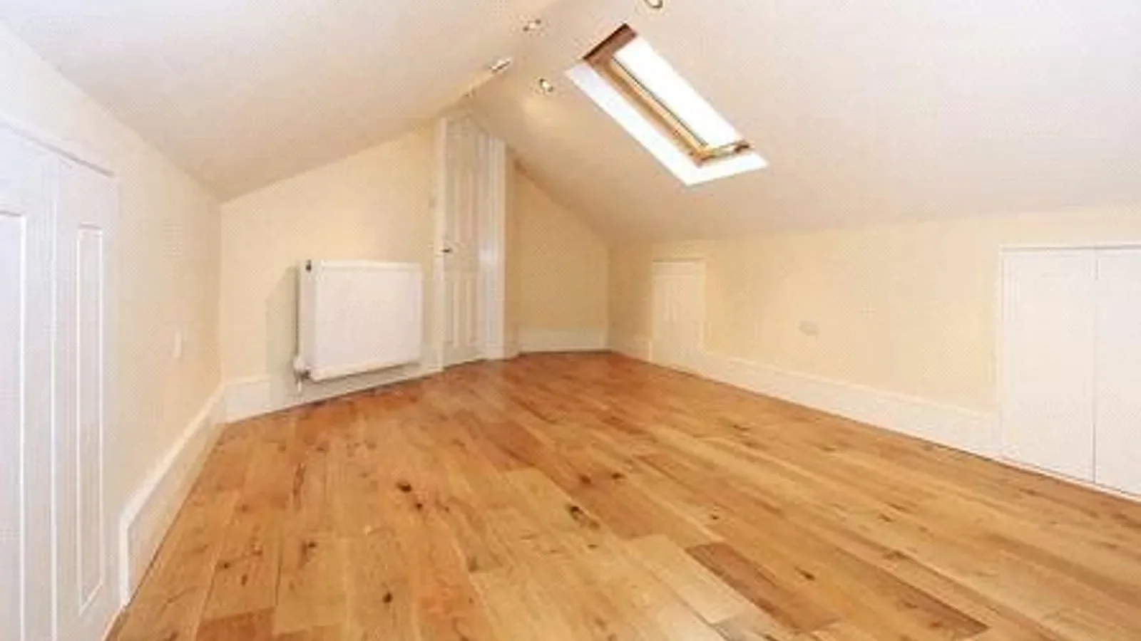 Flat Hadley Way in Greater London