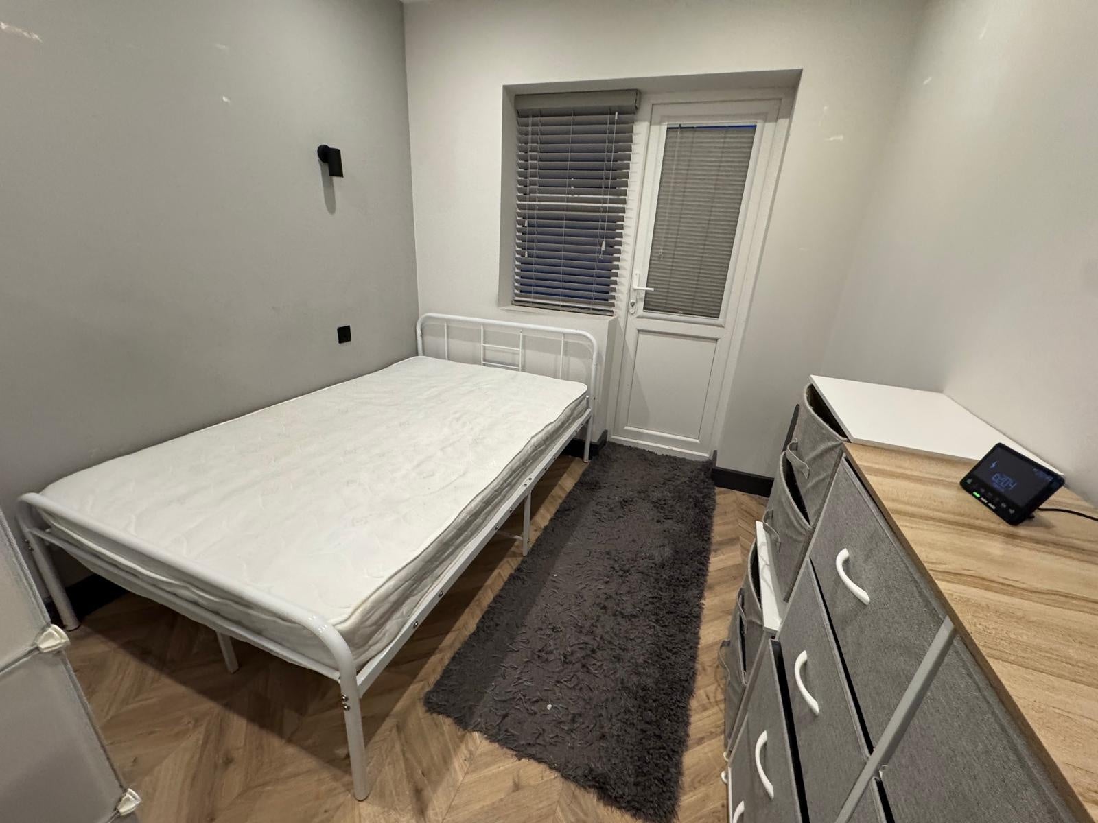Room Grayscroft Road in Greater London