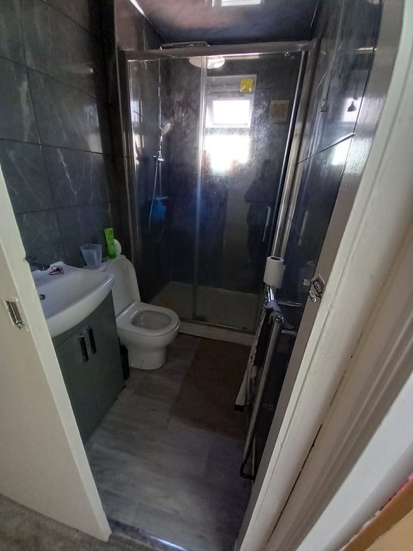 Room Craston Road in Manchester
