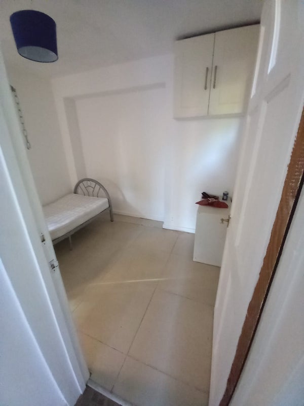 Room Craston Road in Manchester