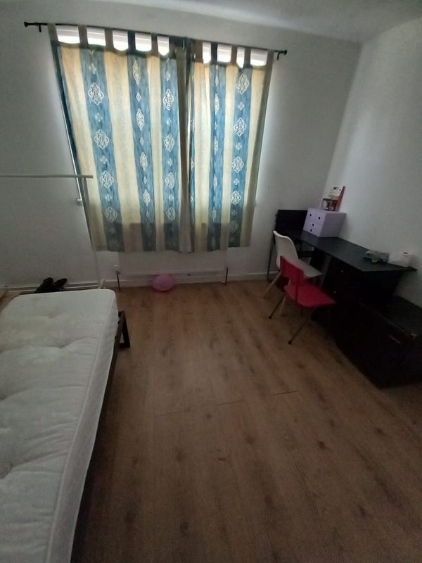Room Craston Road in Manchester