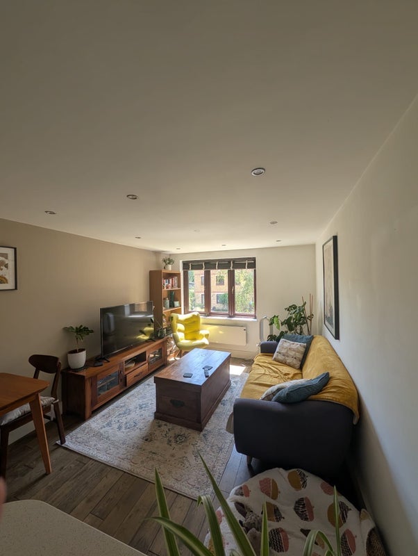 Flat Riverside Close in Greater London