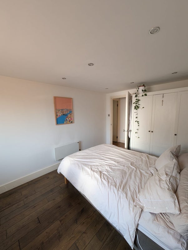 Flat Riverside Close in Greater London