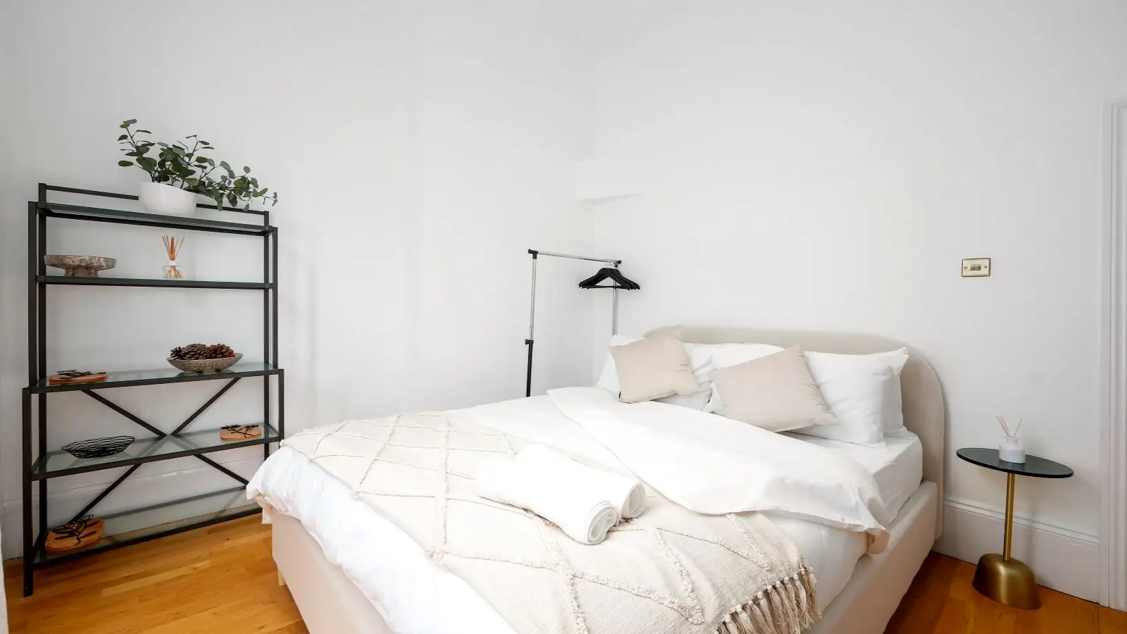 Flat Wrights Lane in Greater London