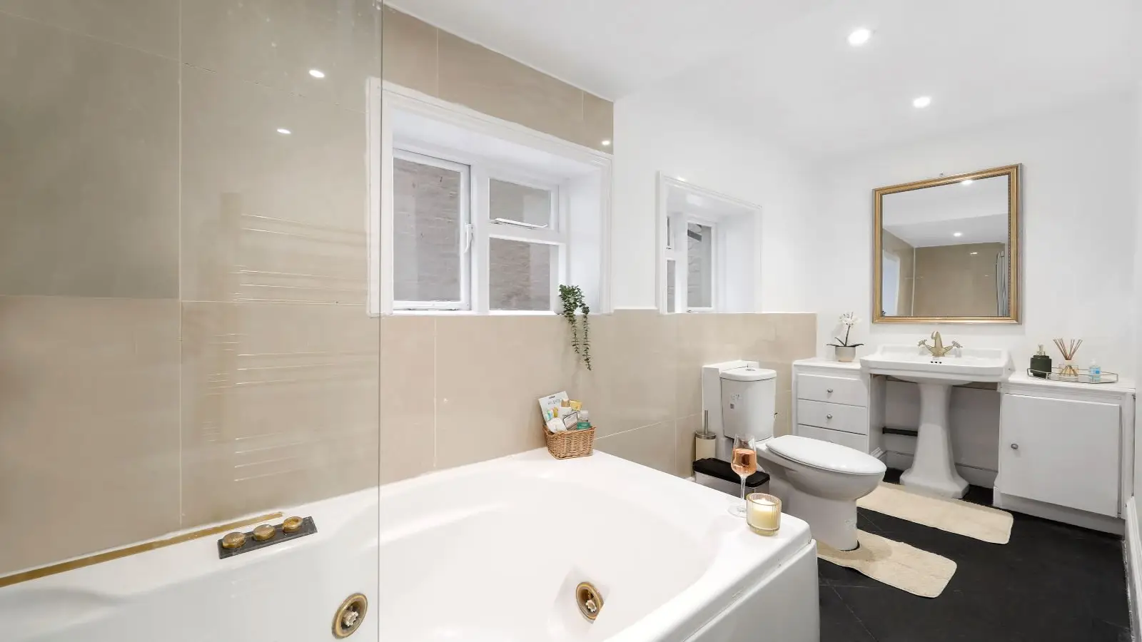Flat Wrights Lane in Greater London