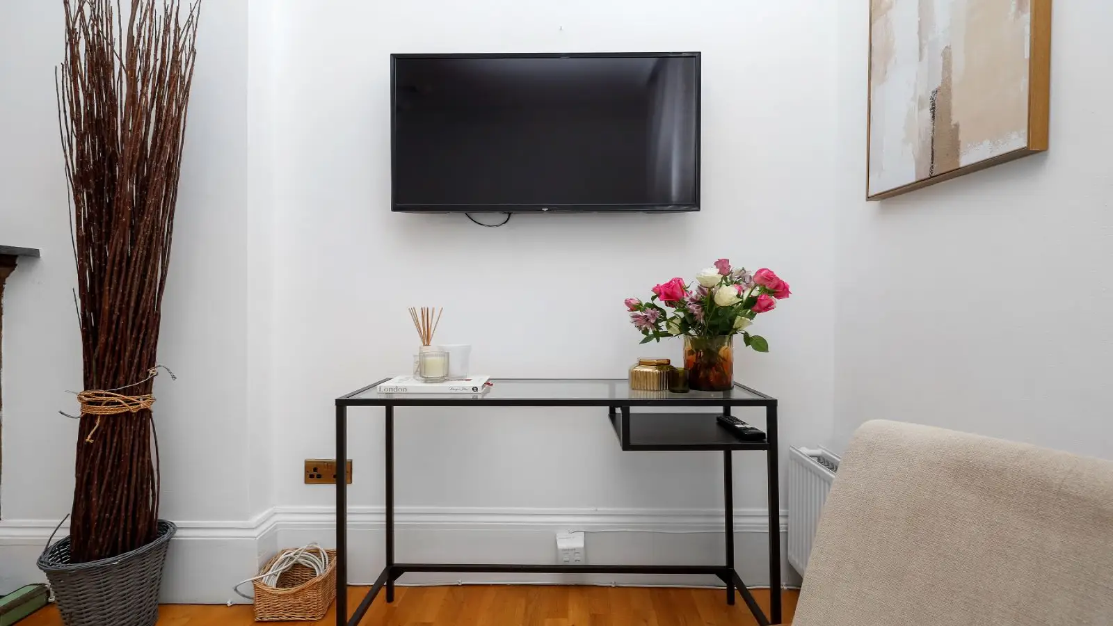 Flat Wrights Lane in Greater London