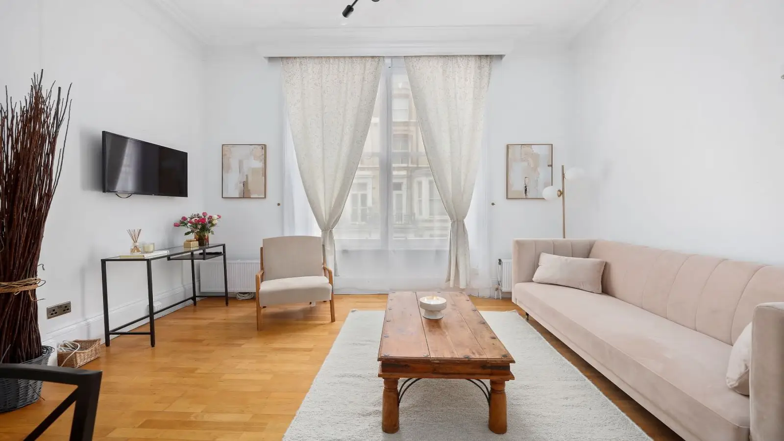 Flat Wrights Lane in Greater London