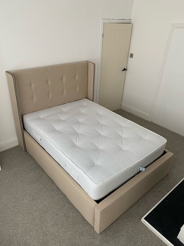 Room New Barton Street in Salford