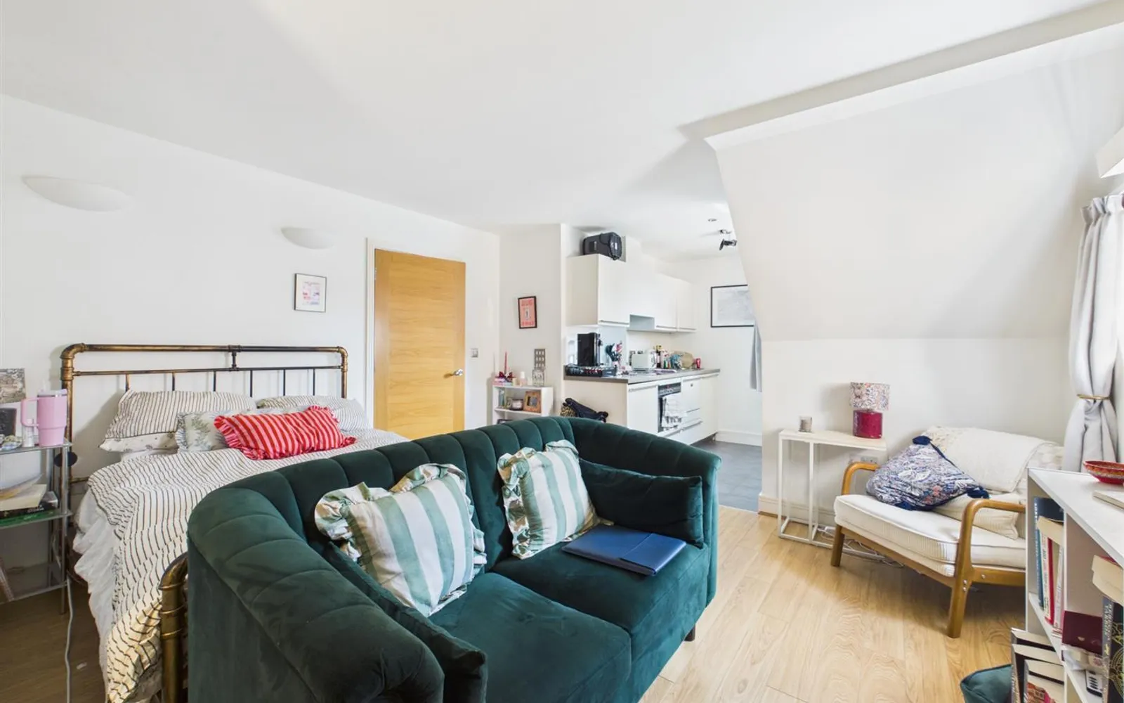 Flat Lurline Gardens in Greater London