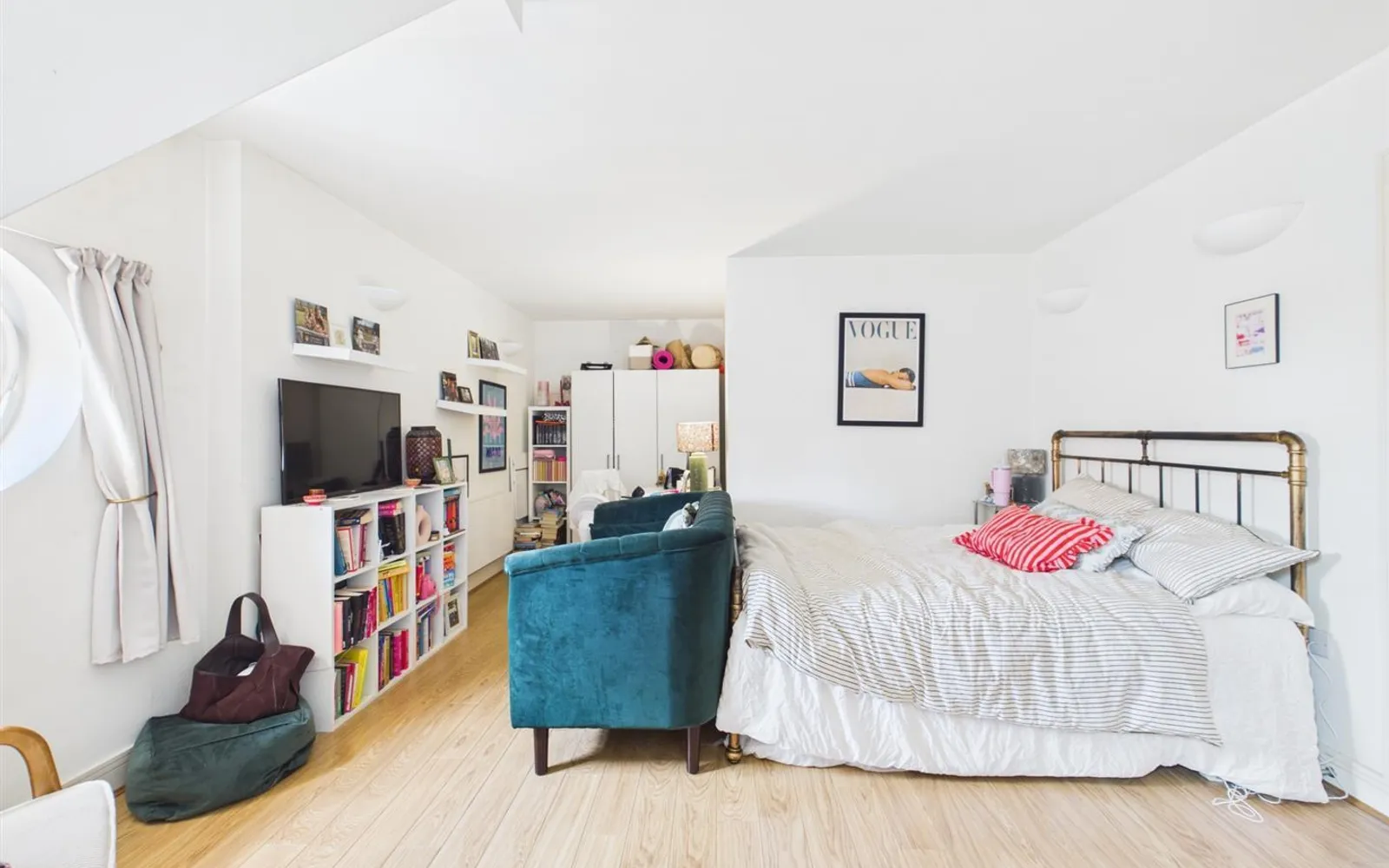 Flat Lurline Gardens in Greater London