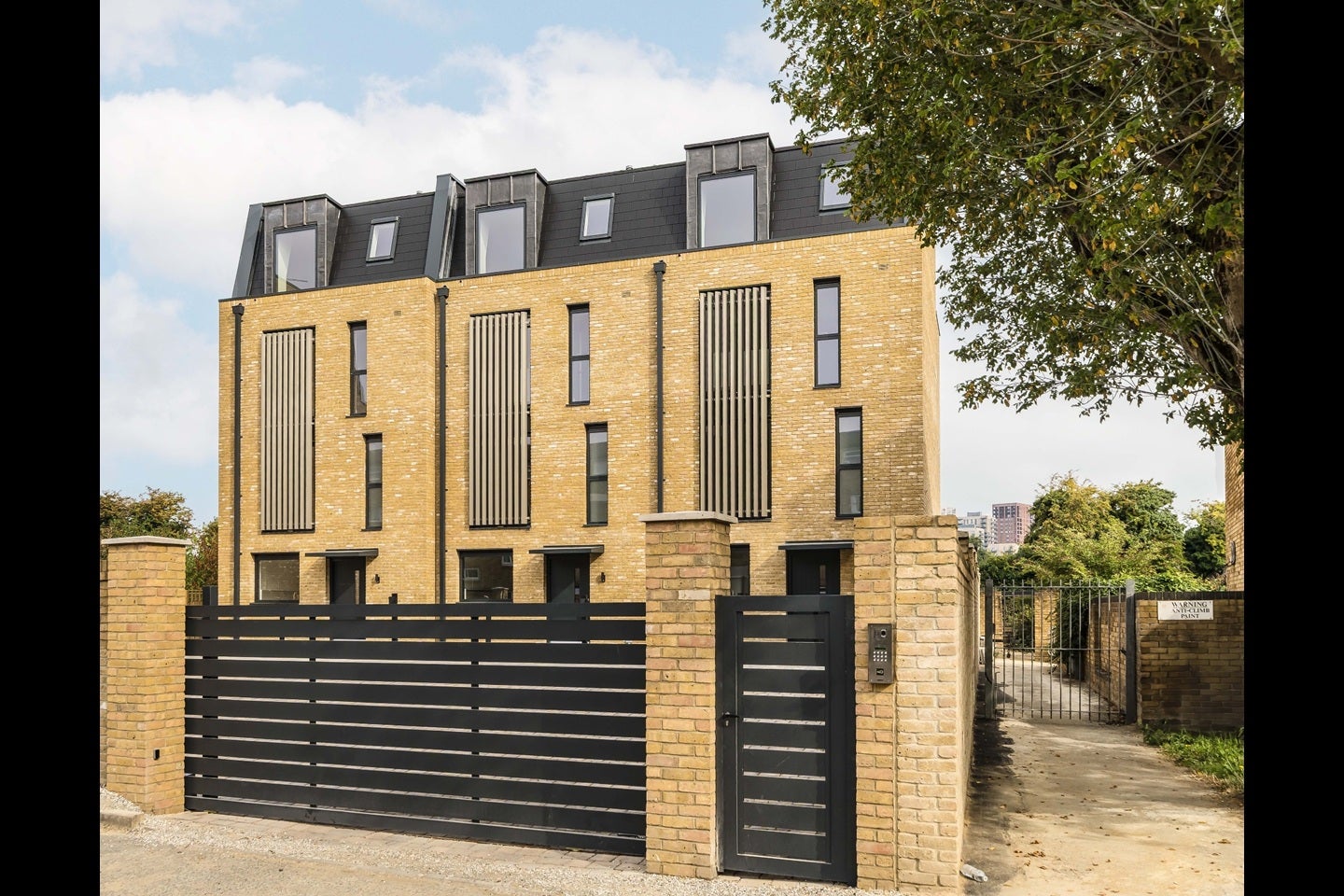 House Bradbury Close in Greater London